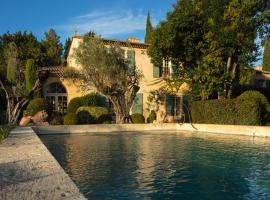 Domaine du Coussoul, semesterhus i Mouriès