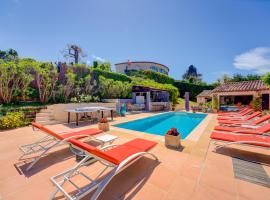 MAGNIFIQUE VILLA 8 PERSONNES, holiday home in Vallauris