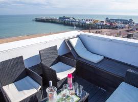Seagulls Nest Beachfront Apartment With 3 Bedrooms, hotell nära White Rock Theatre, Hastings
