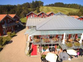 Village Hotel Bayerischer Wald, hotel v destinácii Neukirchen