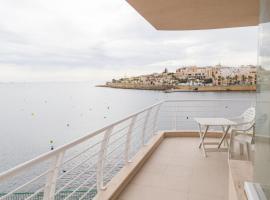 Riviera Holiday Apartments - Seafront - Wifi, hotel i Marsaskala