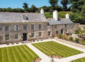 Cusgarne Manor boutique B&B - adults only, bed & breakfast 