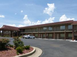 Red Roof Inn & Suites Cleveland, TN, hótel í Cleveland