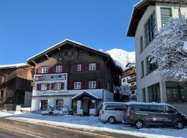 Adventure Hostel, hotel blizu znamenitosti Gotschnabahn, Klosters