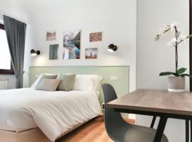 QUARTA GENERAZIONE - Apartment โรงแรมที่มีที่จอดรถในAzeglio