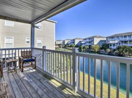 Sunny Condo - Private Ocean Isle Beach Access!, hotel in Ocean Isle Beach