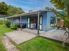 Beachside Bach - Ligar Bay Holiday Home, hotell med parkeringsplass i Tarakohe