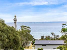 Sea Haven: coastal views, family retreat, hotel en McCrae