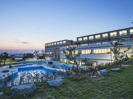 Sacheon Grand Tourist Hotel, hotel v Sacheonu