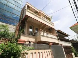 Eiffel Residence Batu Tulis 37 - Female Only
