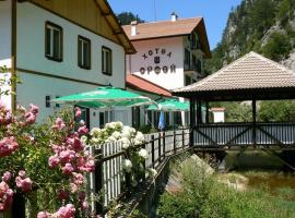 Семеен хотел Орфей, hotel v destinaci Teshel