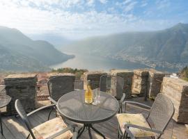 Villa Torre di Palanzo with Magnificent View by Rent All Como, holiday home in Faggeto Lario 