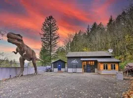 Jurassic Retreat: Hot Tub & Life-Size Dinosaurs!
