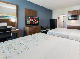 HomeTowne Studios by Red Roof Newport News - Hampton West