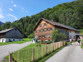 Haus Dekker, hótel í Mellau