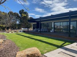 Seaview - spa and ocean views in luxury, holiday home in Yallingup