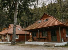 Tusnad Camping, hotel with jacuzzis in Băile Tuşnad