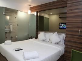 Hotel Lucky Galaxy, hotel near Chhatrapati Shivaji International Airport Mumbai - BOM, Mumbai