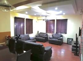 Furnished 3 bedroom duplex apartment, hotel in Ogba
