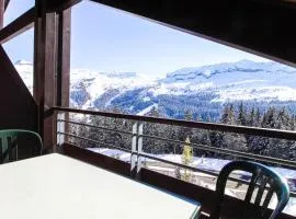 Beautiful one-bedroom apartment with fireplace and stunning views