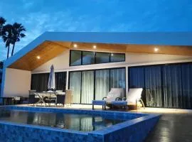 Lom Lay Beach Front Pool Villa Chaam, Huahin