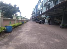 Kondominium Lippo Pantai Carita by King Room，Banten的飯店