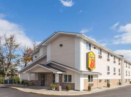 Super 8 by Wyndham Latham - Albany Airport, hotel em Latham