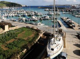 Mgarr Waterfront Cosy Apartment 3 by Ghajnsielem Gozo，Mġarr戈佐島碼頭（Gozo Ferry Terminal）附近的飯店