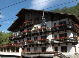 Hotel Garnì Mille Pini, hotel v mestu Scanno