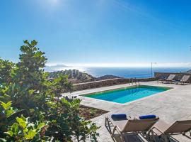 Kotedža Tranquil sea view villa with private pool, just 2km from the beach! pilsētā Ajagalini