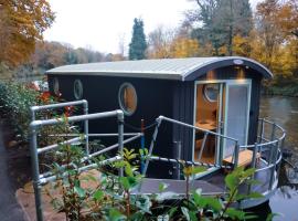 Kent에 위치한 스파 호텔 Lady Florence, Cosy Unique River Boat with Castle Views