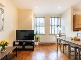 Luxury 2BDR duplex apt, N London, 2 floors, cheap hotel in Enfield