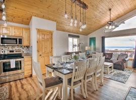 Updated Cabin with Views about 1 Mi to Bear Lake! – hotel w mieście Fish Haven