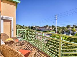 Cape Canaveral Townhome Less Than Half-Mi to Beach!, holiday home in Cape Canaveral