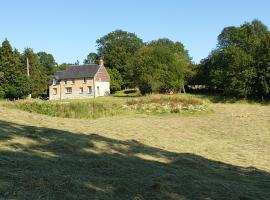 La fermette - chambres d'hôtes dans environnement calme et arboré、Saint-Jean-des-Baisantsの格安ホテル