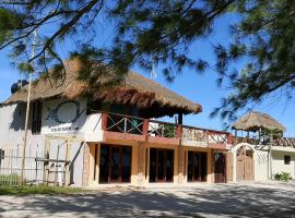 Xcalak Caribe Lodge, hotel uz plažu u gradu 'Xcalak'