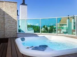 Boulevard 310D - Excelente Cobertura com Jacuzzi Privativa em condomínio de luxo no centro de Bombinhas - Piscina - Jacuzzi - Academia - Portaria 24h.