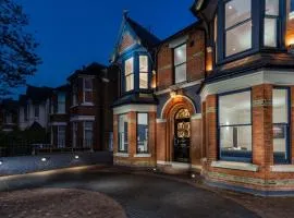 Dream House London with gym, cinema and housekeeper