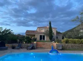 Très belle villa piscine jacuzzi grande propriété 10 pers