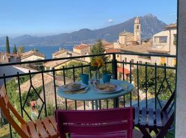 Casa Lisetta, 3-room apartment with lake view, place to stay in Torri del Benaco