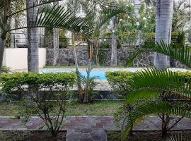 Blue Sky Villa, hotel near Grand Baie Bazaar, Grand Baie