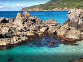 4 Bedroom modern house opposite Wallis Lake, hotel in Forster