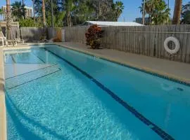 Walk to Beach House in Heart of Entertainment District - Atrium unit 102