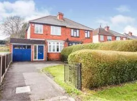 L & J ESCAPES- 4 BEDROOMs SUITABLE FOR CONTRACTORS AND FAMILIES- LARGE PRIVATE PARKING-10 MINUTES TO M6 JUNCTION 9