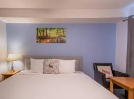 Hotel Room in Windtower Lodge-121