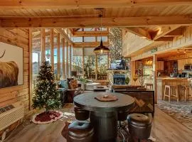 Majestic Luxury 3bed/3.5 Bath with Spectacular Views in Wears Valley!