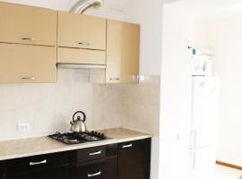 Центр міста однокімнатна новобудова，路茨克的自炊式住宿