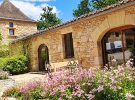 Maison de 2 chambres avec piscine partagee jardin amenage et wifi a Puy l'Eveque, vacation rental in Puy-lʼÉvêque