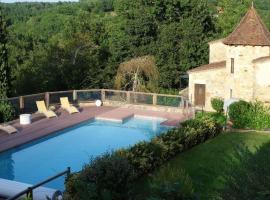 Maison de 2 chambres avec piscine partagee terrasse amenagee et wifi a Puy l'Eveque, hotel em Puy-lʼÉvêque