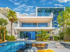 FIVE Palm Beach Villa - Three Floors, Private Pool, Jacuzzi